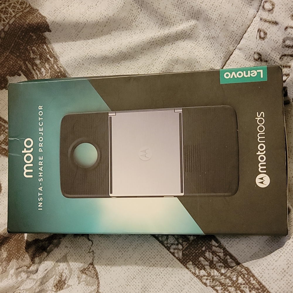 Moto insta-share projector for moto z phones